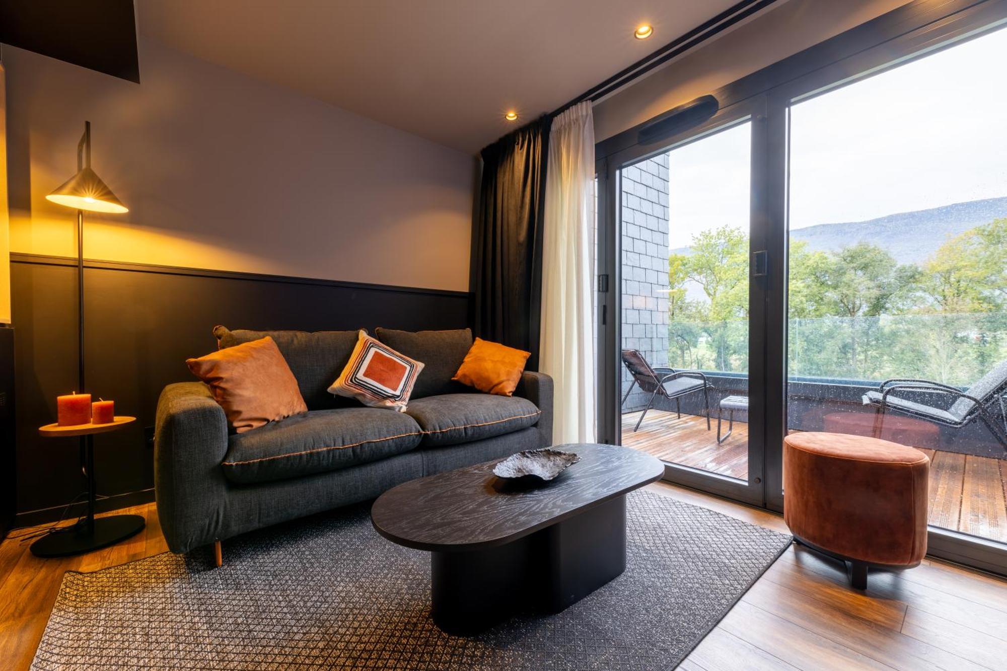 Miura Hotel Voglans Bagian luar foto