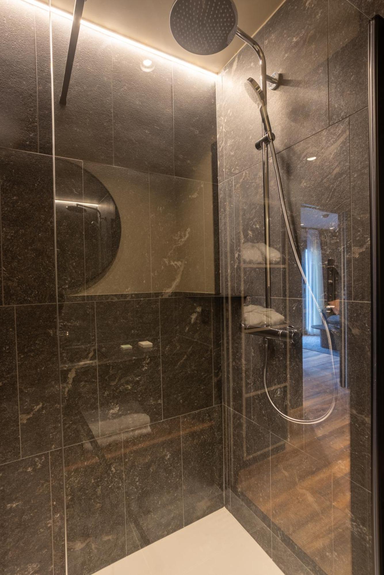 Miura Hotel Voglans Bagian luar foto