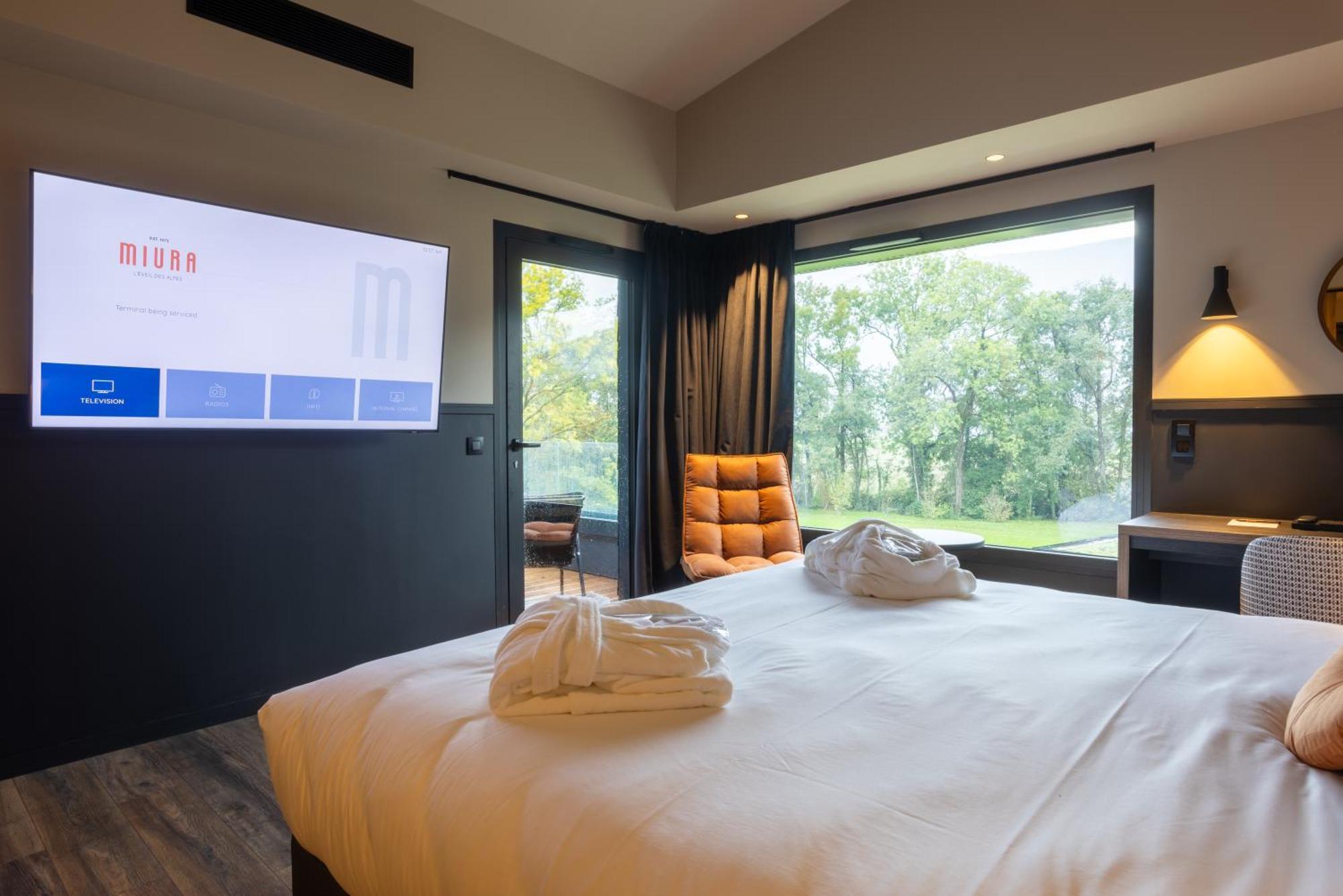 Miura Hotel Voglans Bagian luar foto