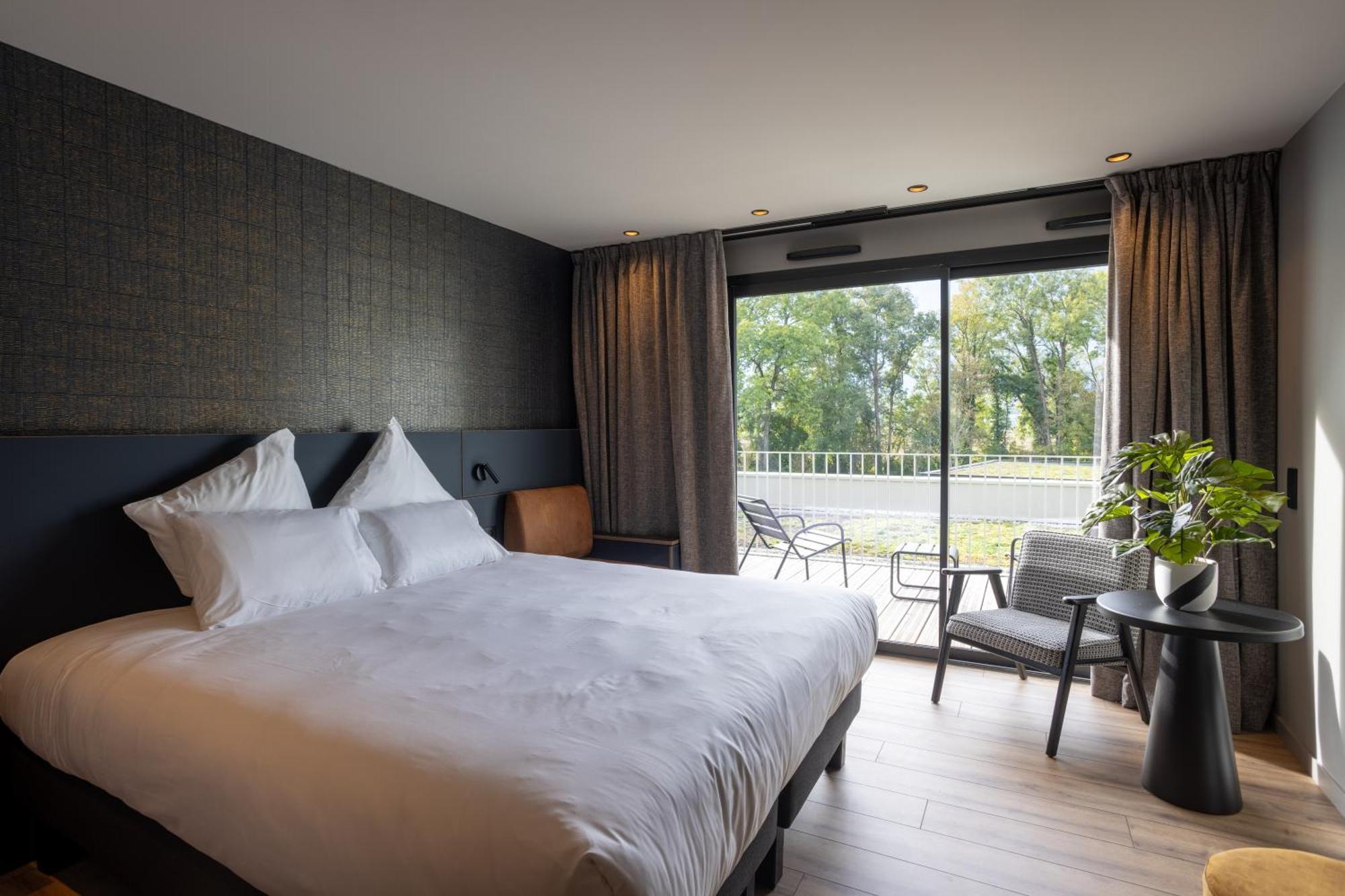 Miura Hotel Voglans Bagian luar foto